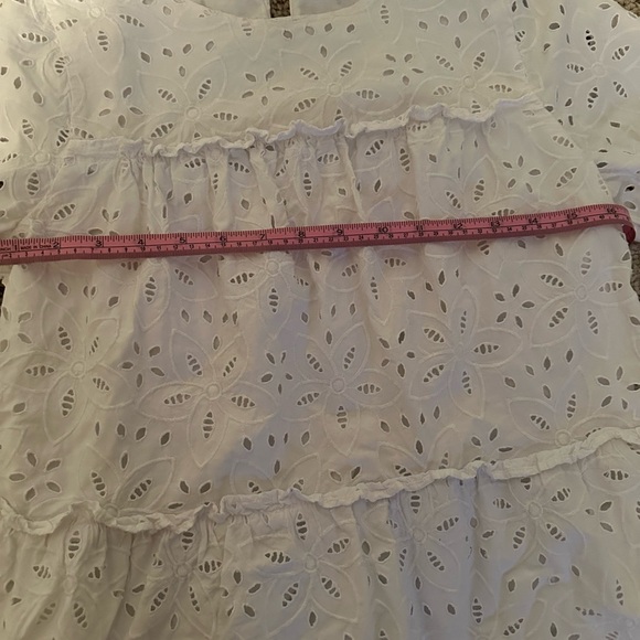 Vineyard Vines White Eyelet top with scalloped edges xs - Picture 2 of 3